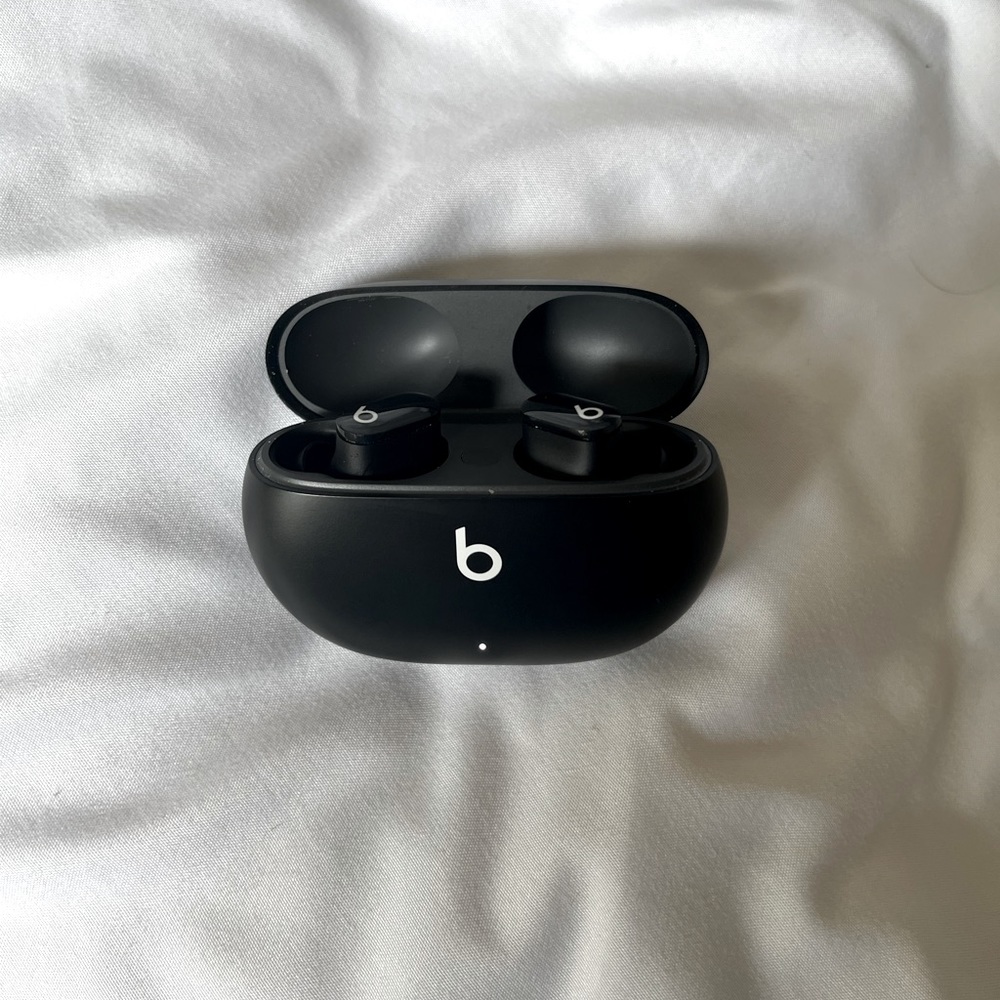 Beats Studio Buds. Lightly used, great condition, work as new.